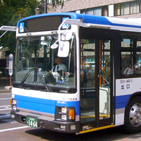 青いバス